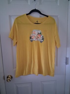 Unbranded Yellow Short Sleeve Tee with Floral Car Graphic